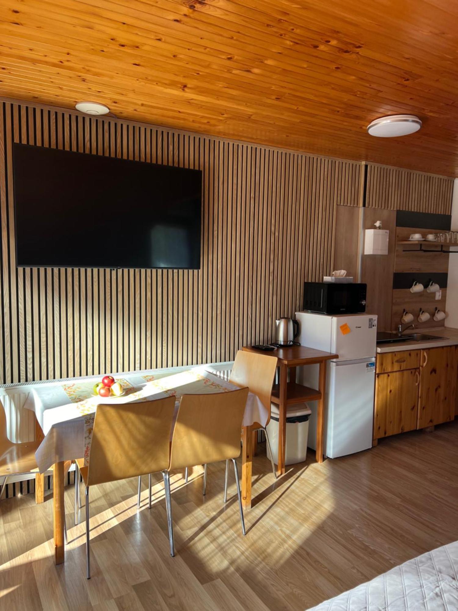 Apartmany Vinné Екстериор снимка