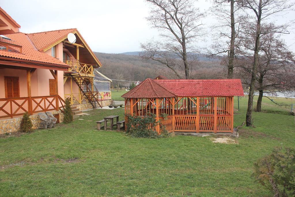 Apartmany Vinné Екстериор снимка