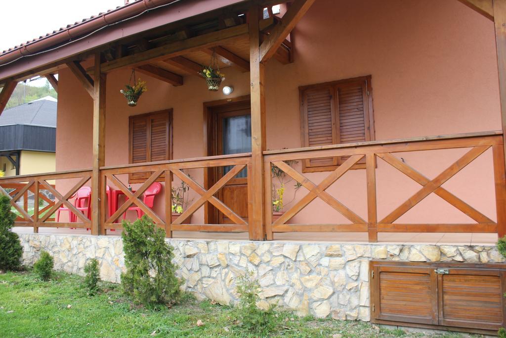 Apartmany Vinné Екстериор снимка