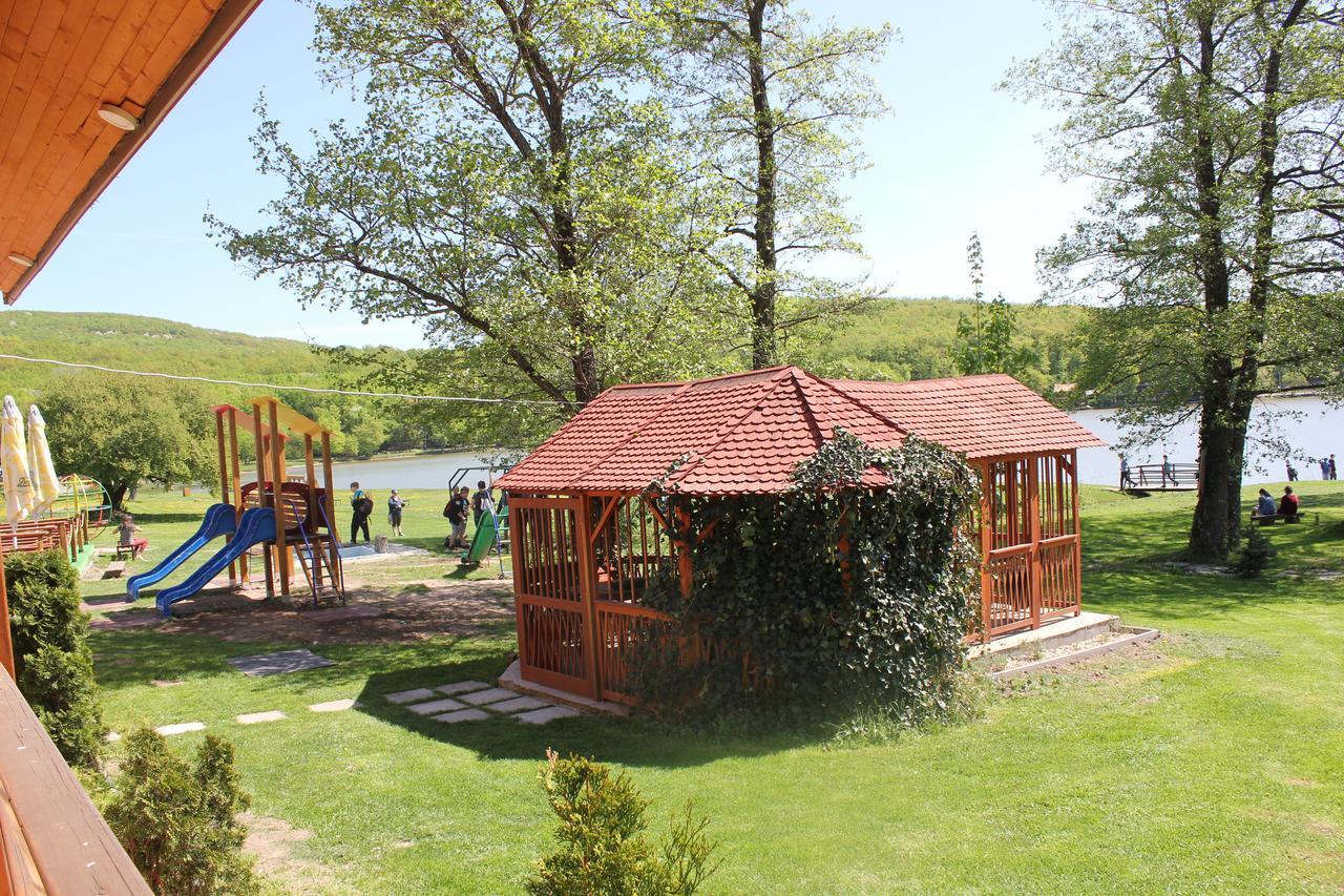 Apartmany Vinné Екстериор снимка